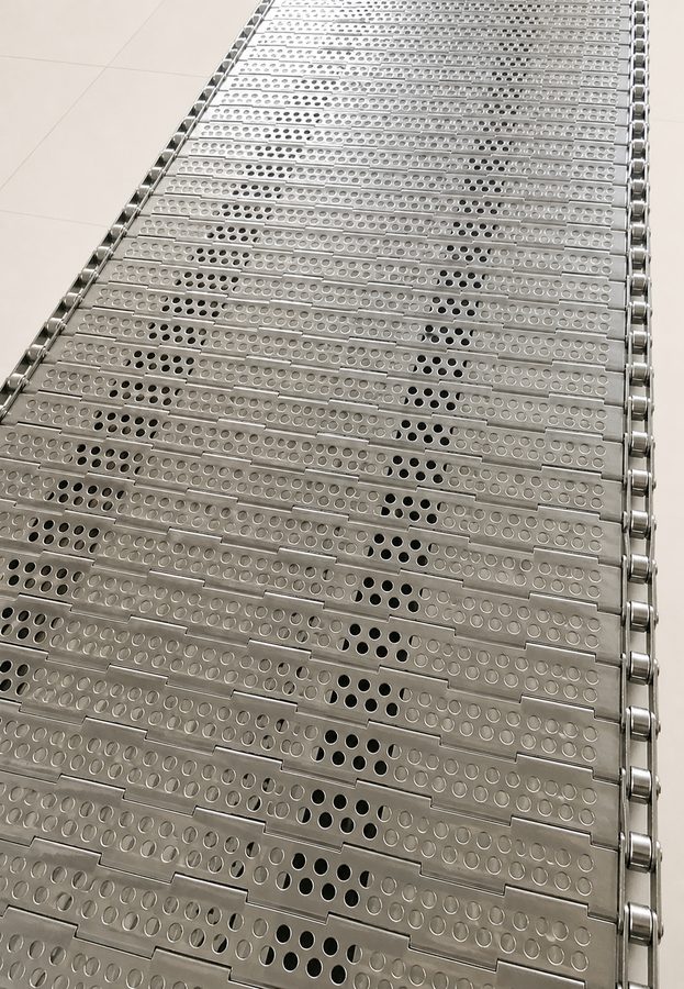 Heavy duty perforated stainless steel plate conveyor belt
